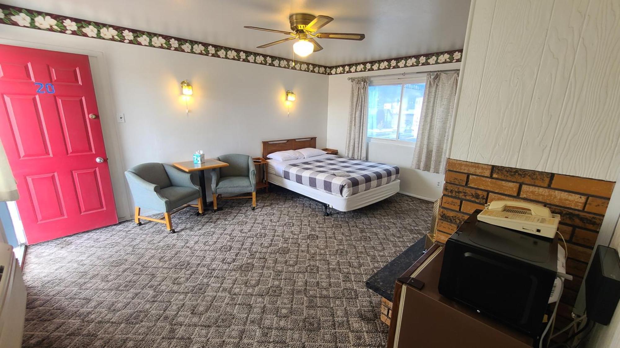 Deluxe Queen Room