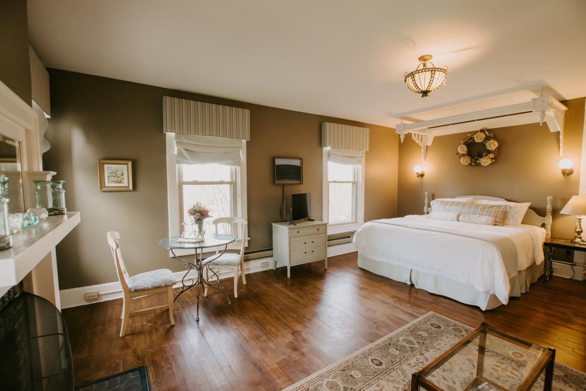 Deluxe King Room Whirlpool
