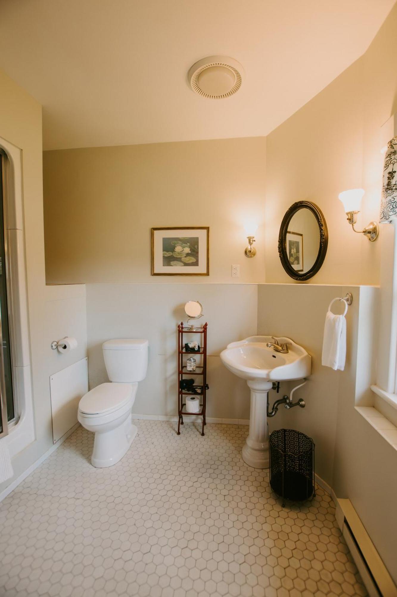 Deluxe King Room Garden View