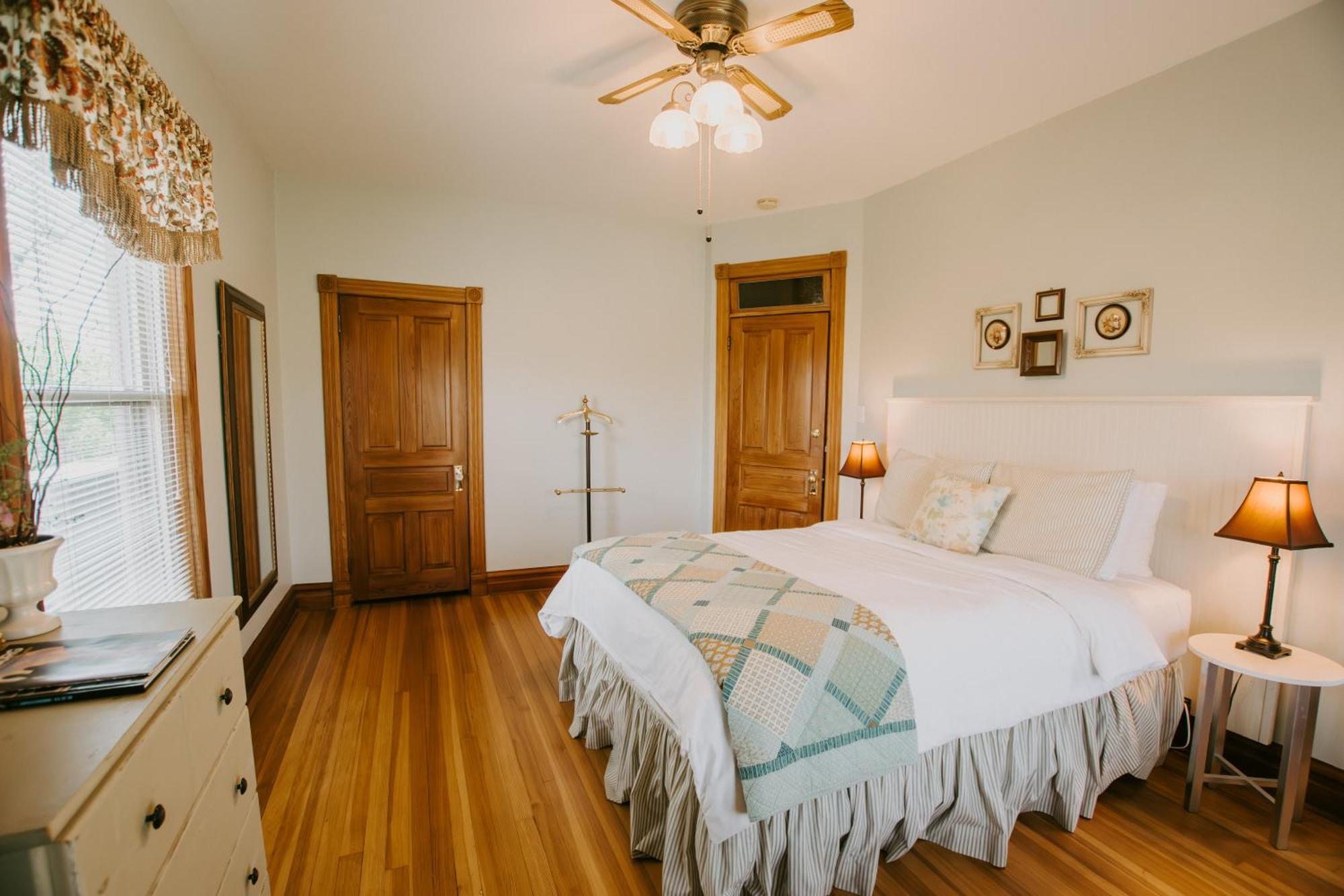 Two-Bedroom Queen Suite