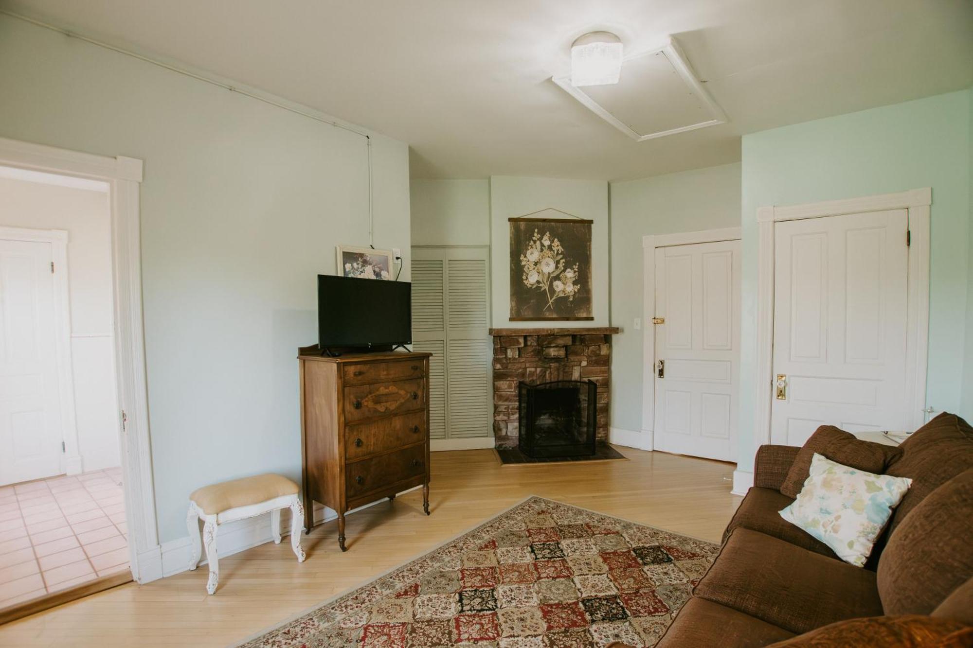 Two-Bedroom Queen Suite