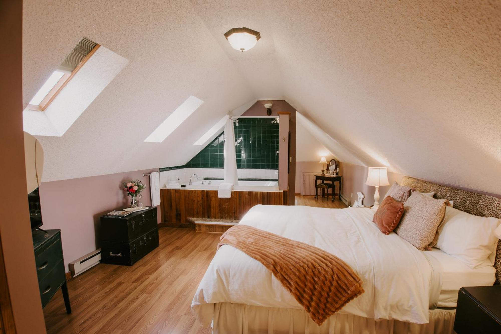 Honeymoon Suite