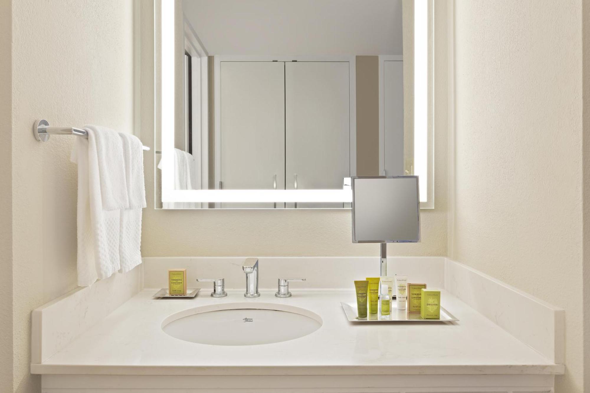 Quarto Queen com 2 Camas Queen-size - Acesso a Pessoas com Audição Condicionada