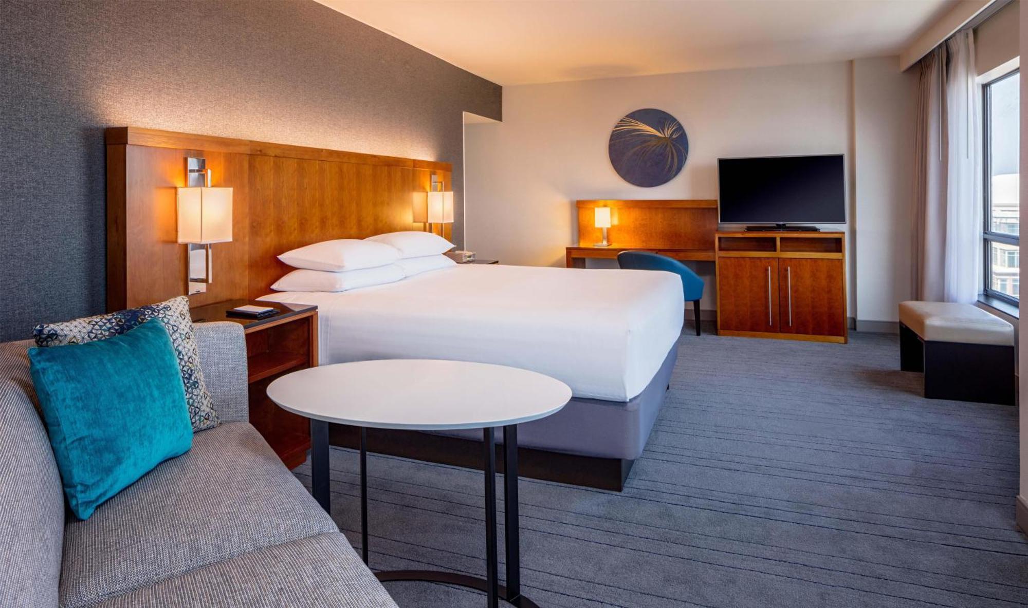 Corner King Room