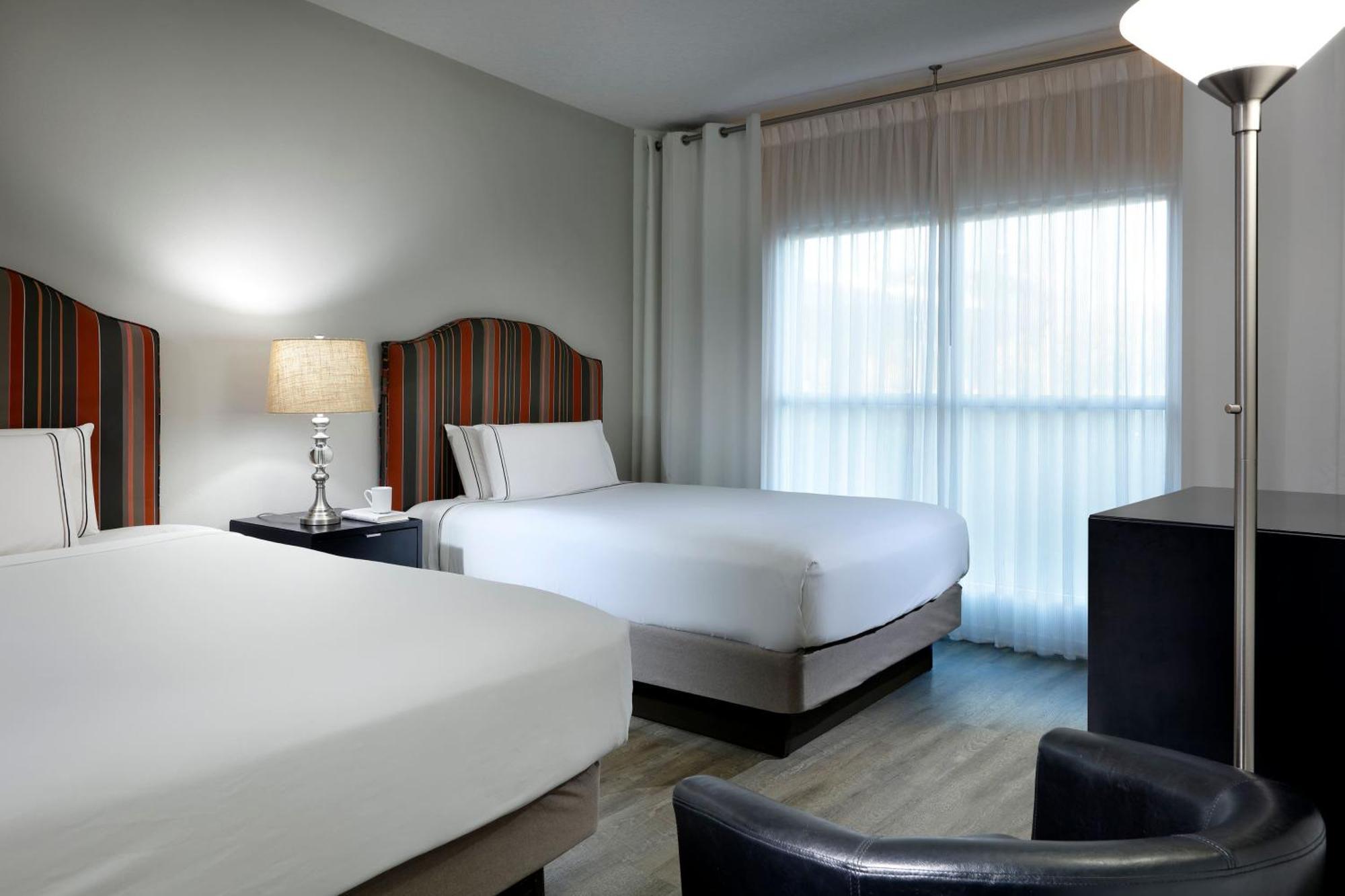 Suite con 1 dormitorio y 2 camas grandes
