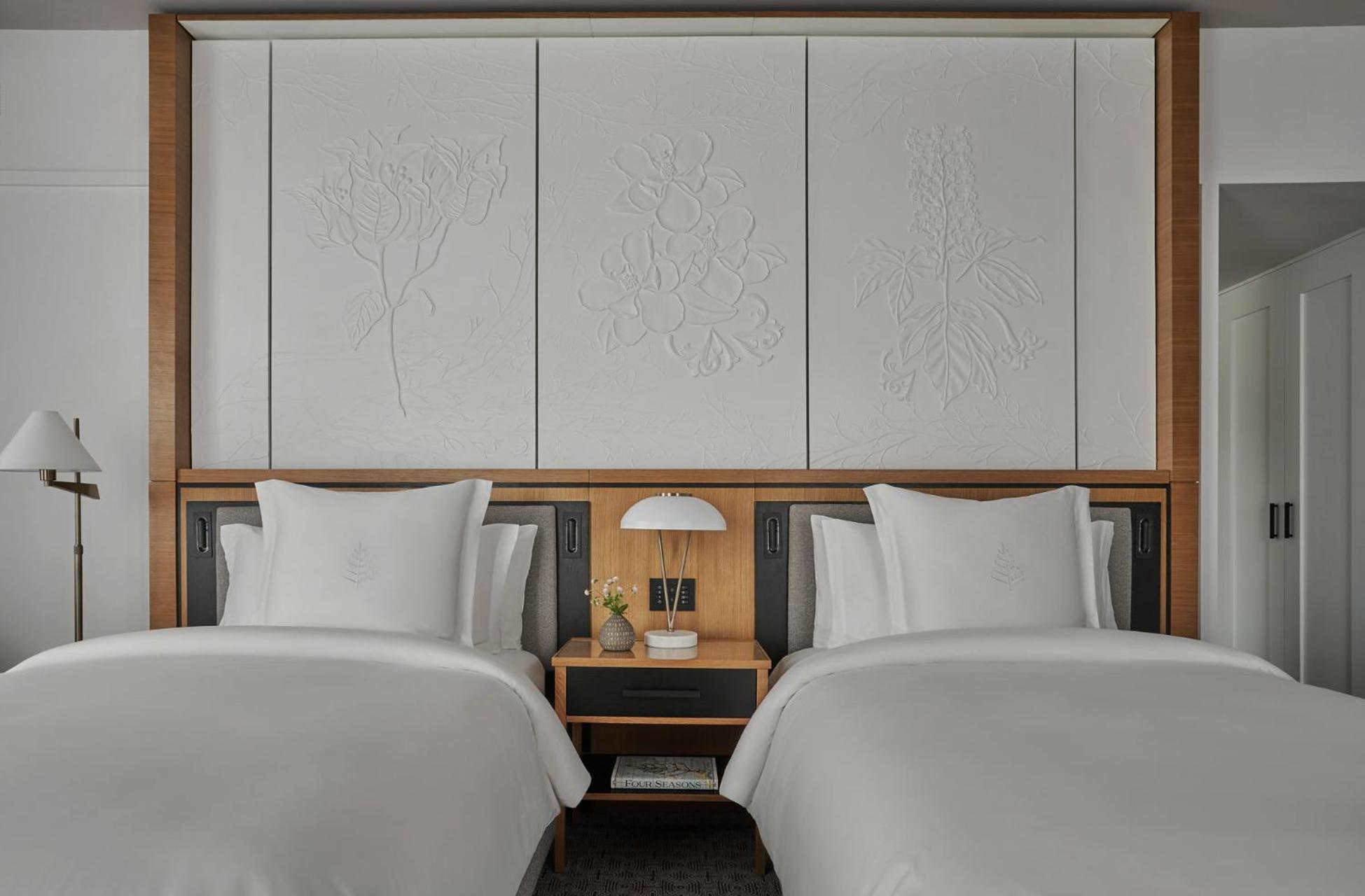 Barrierefreies Premier Zimmer mit 2 Doppelbetten und Stadtblick