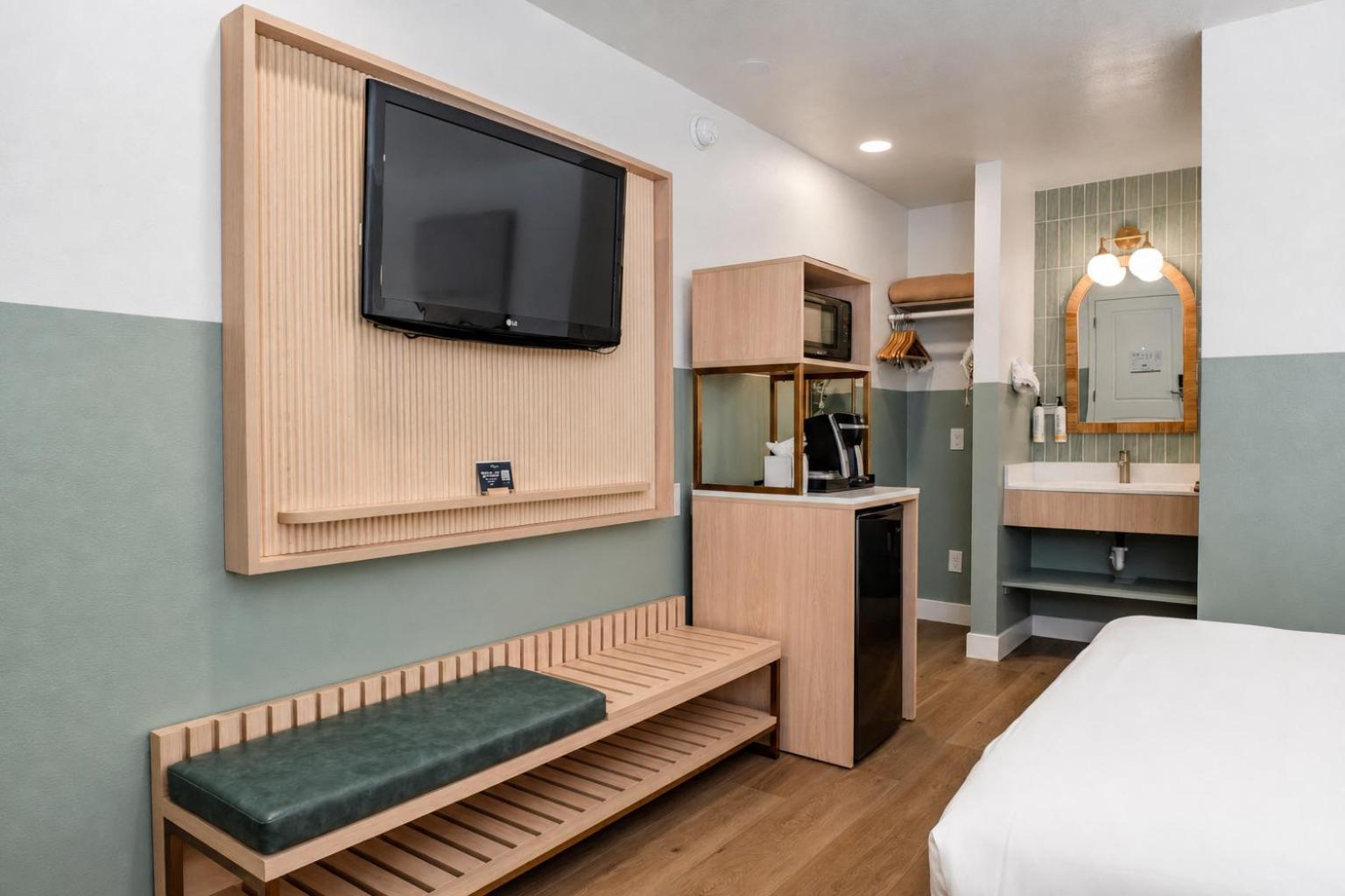 Habitación con cama grande