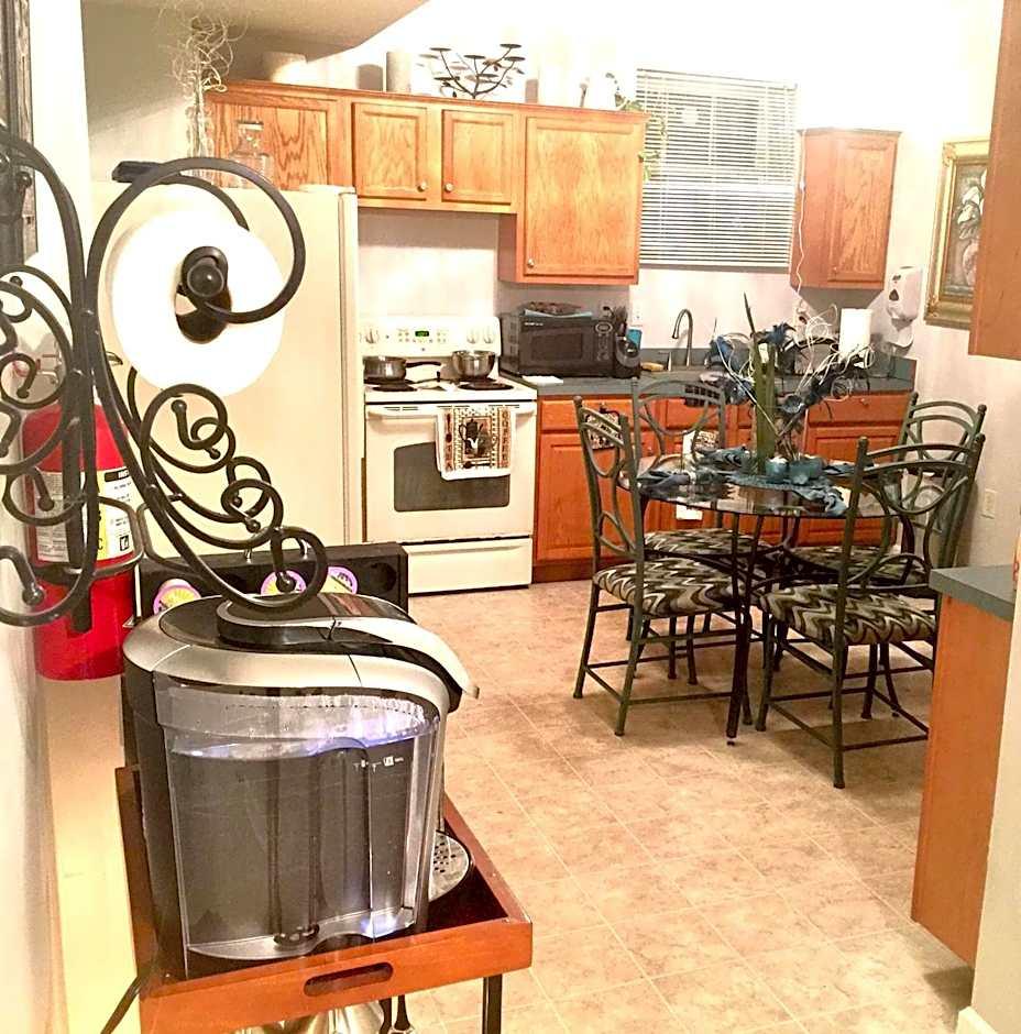 Deluxe Queen Suite