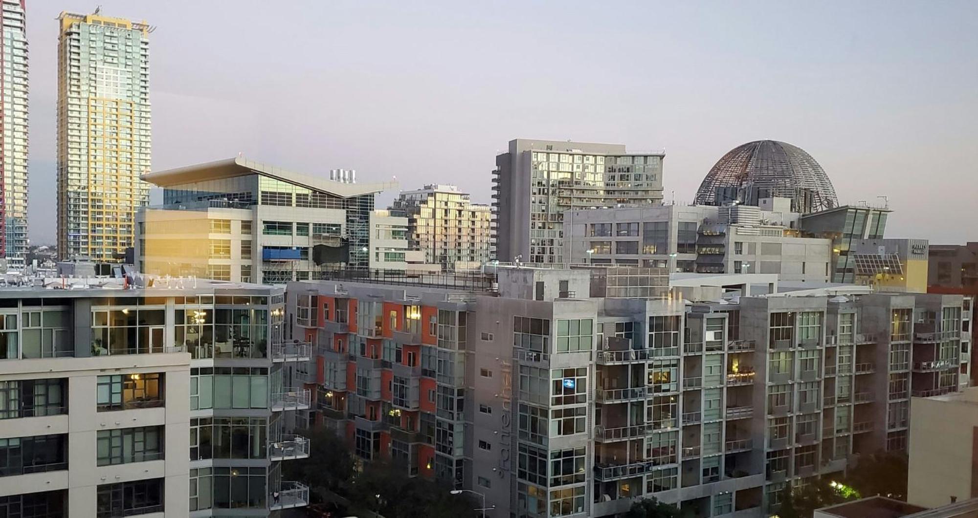 Habitación Premium con cama extragrande y vistas a la ciudad