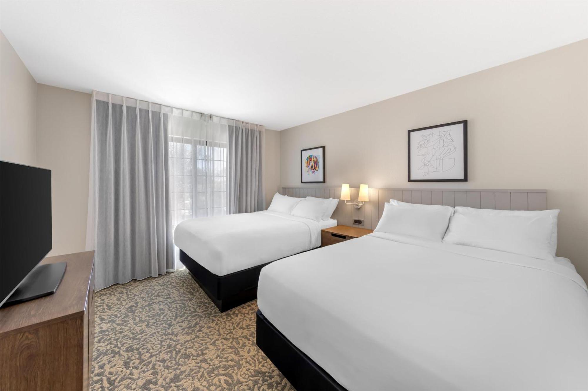 Two-Bedroom Suite with with One King and Two Queen Beds