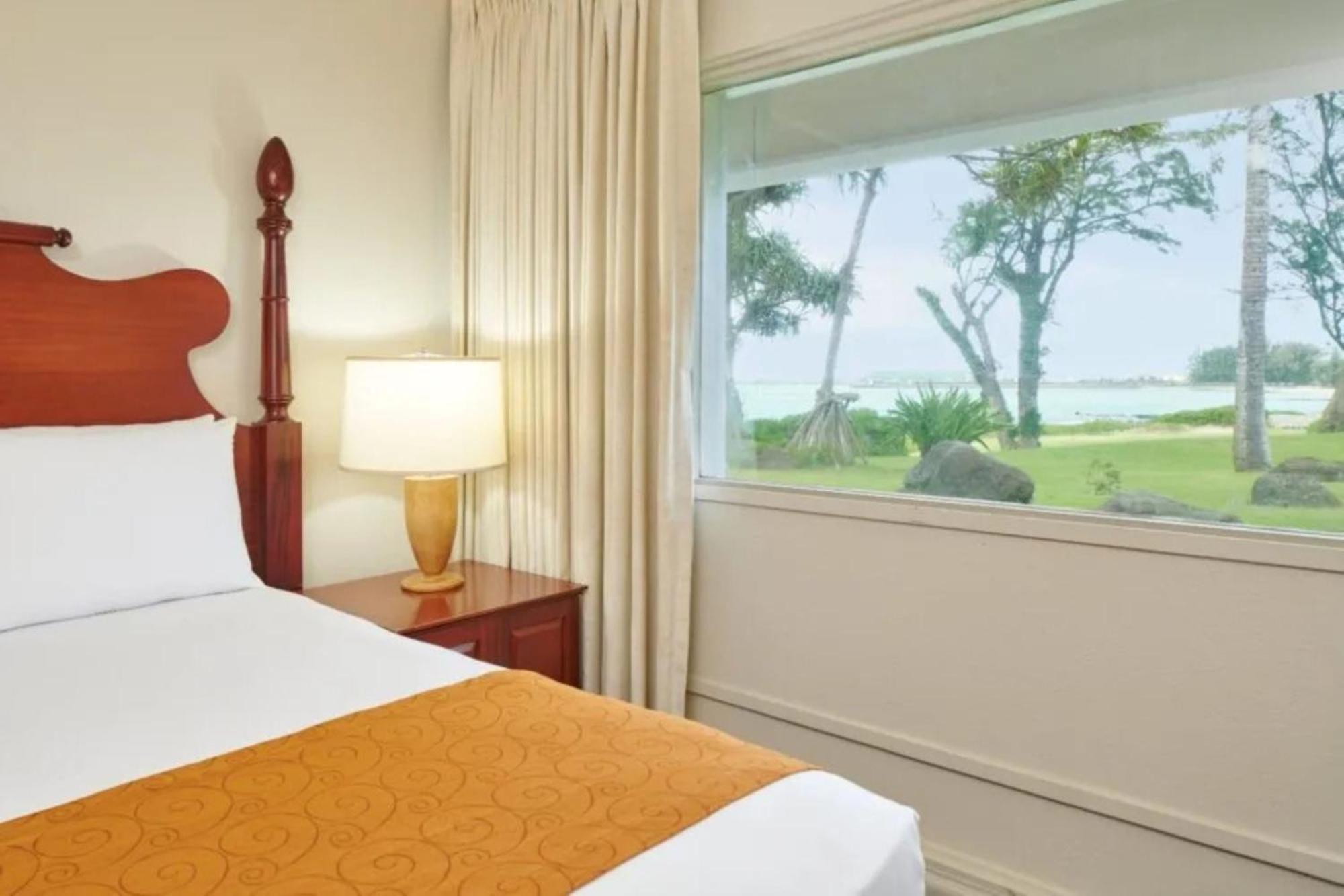 Zimmer mit 1 Kingsize-Bett und Meerblick