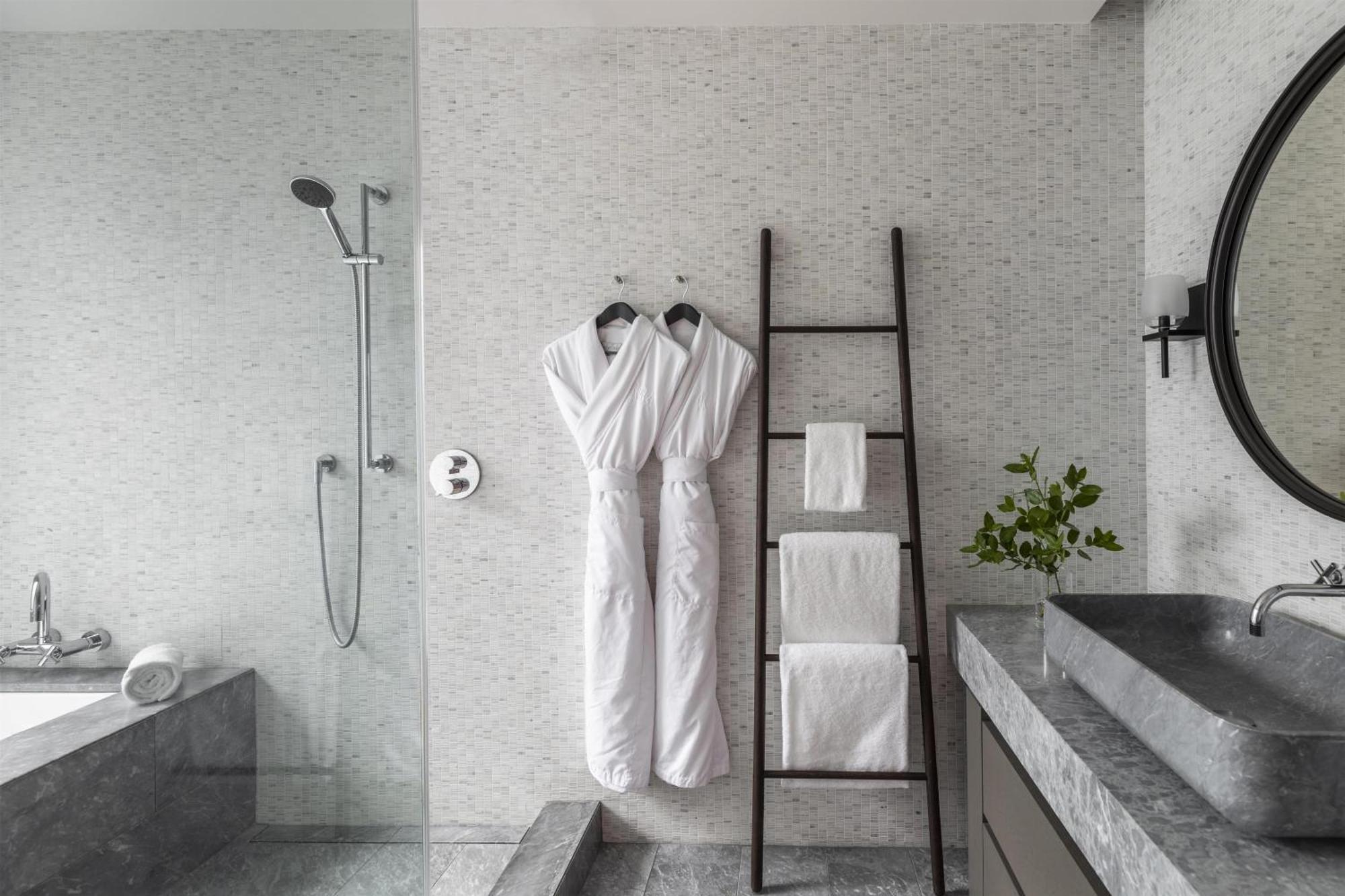 Deluxe King Room with Streamside View and Shower - Mobility Access