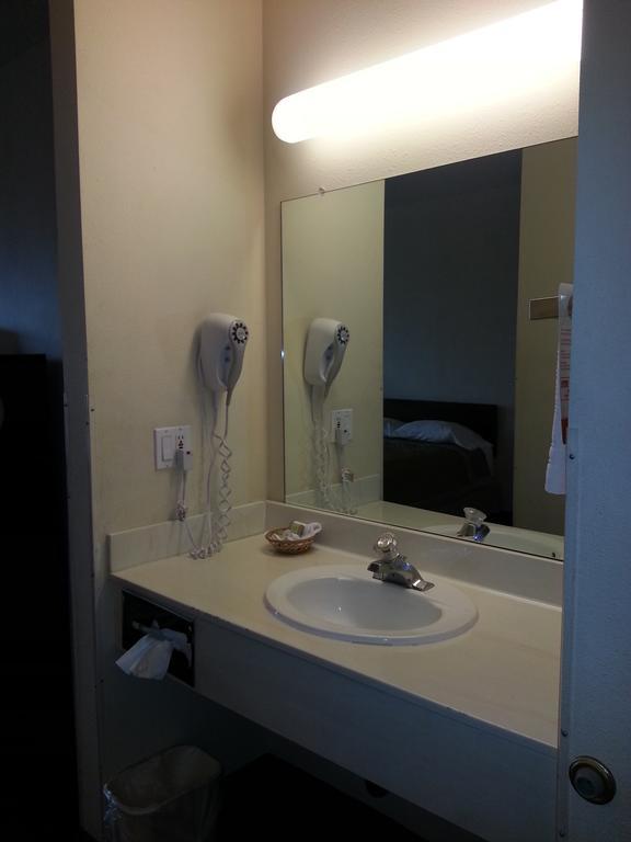 King Room - Disability Access - Non-Smoking