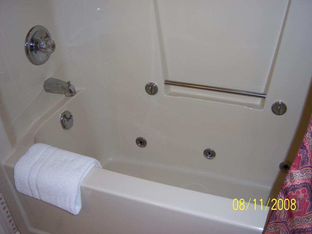 Queen Room with Two Queen Beds and Spa Bath