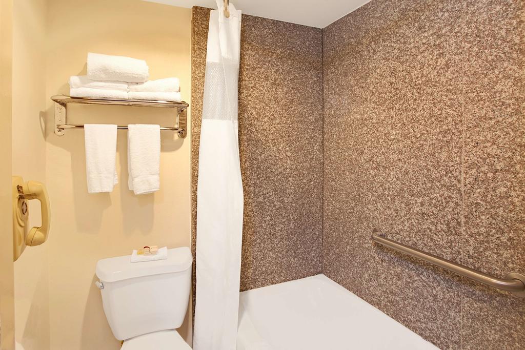 Deluxe King Room - Non-Smoking