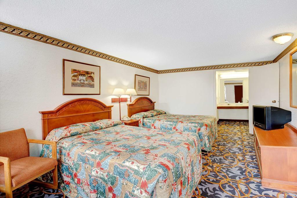 Double Room Two Double Beds Non-Smoking