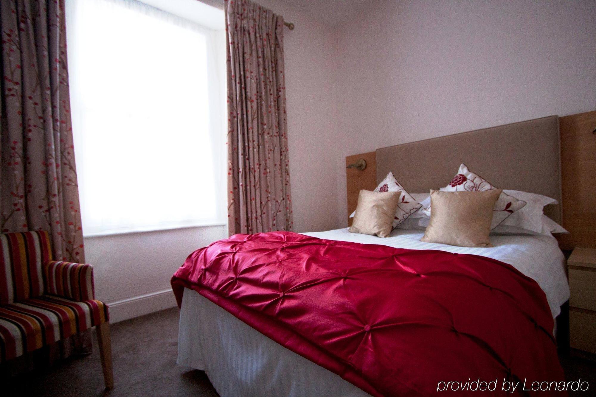 Queen Room Two Queen Beds Bathtub Mobility Access or Hearing Accessible,700607977:JPEG