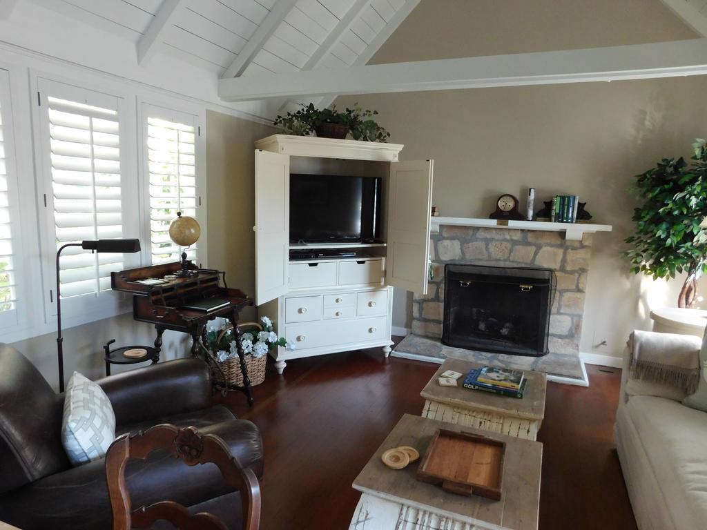 Two-Bedroom Cottage,317437037:JPEG