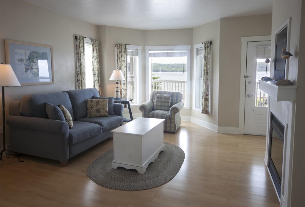 Deluxe King Suite