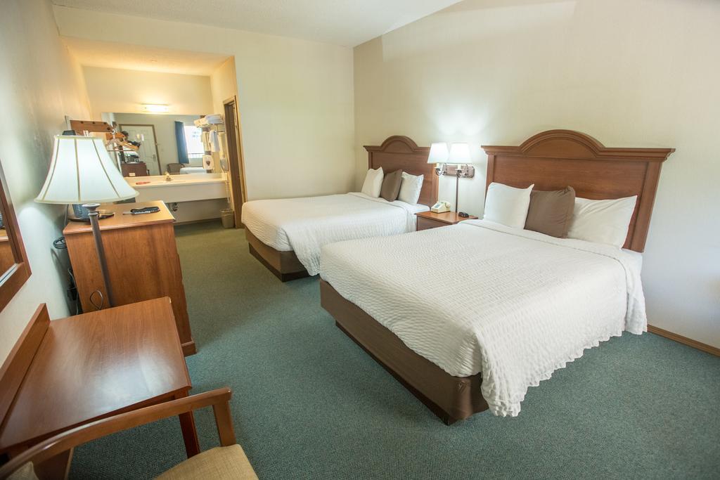 Deluxe Queen Room with Two Queen Beds Disability Accessible