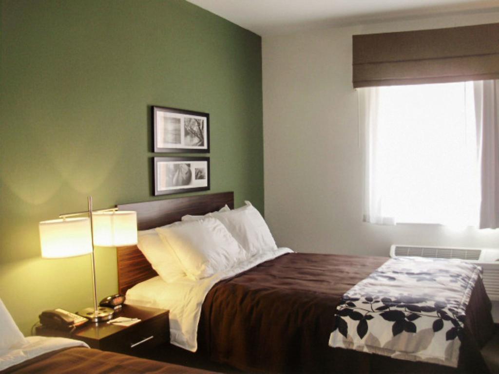 Queen Room with Two Queen Beds - Non-Smoking