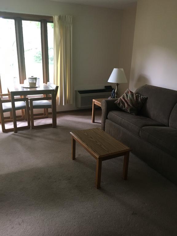 Deluxe King Suite