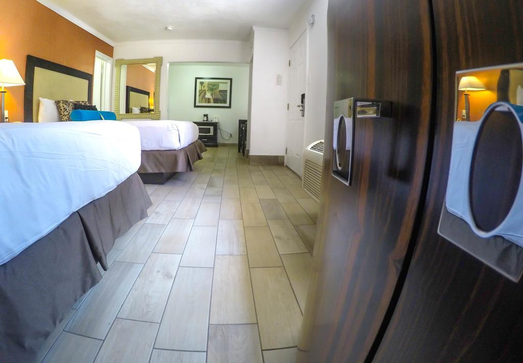2 Queen Suite