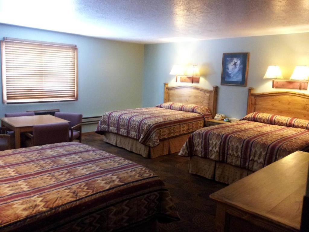Family Room,48293119:JPEG