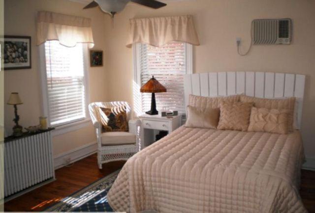 Shelter Island Room King Waterfront,1584566244:JPEG