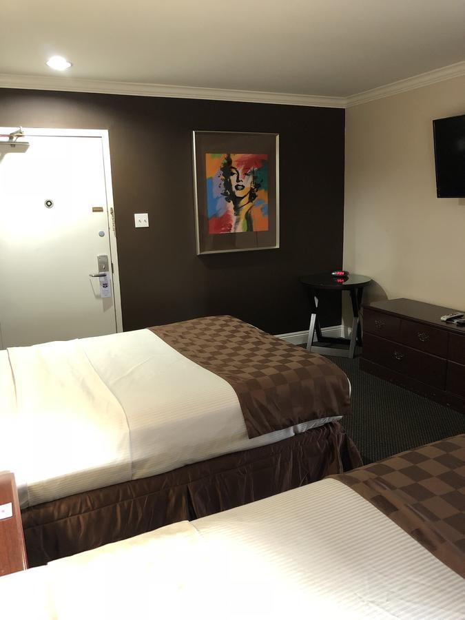 Queen Room Two Queen Beds Non-Smoking,665205717:JPEG