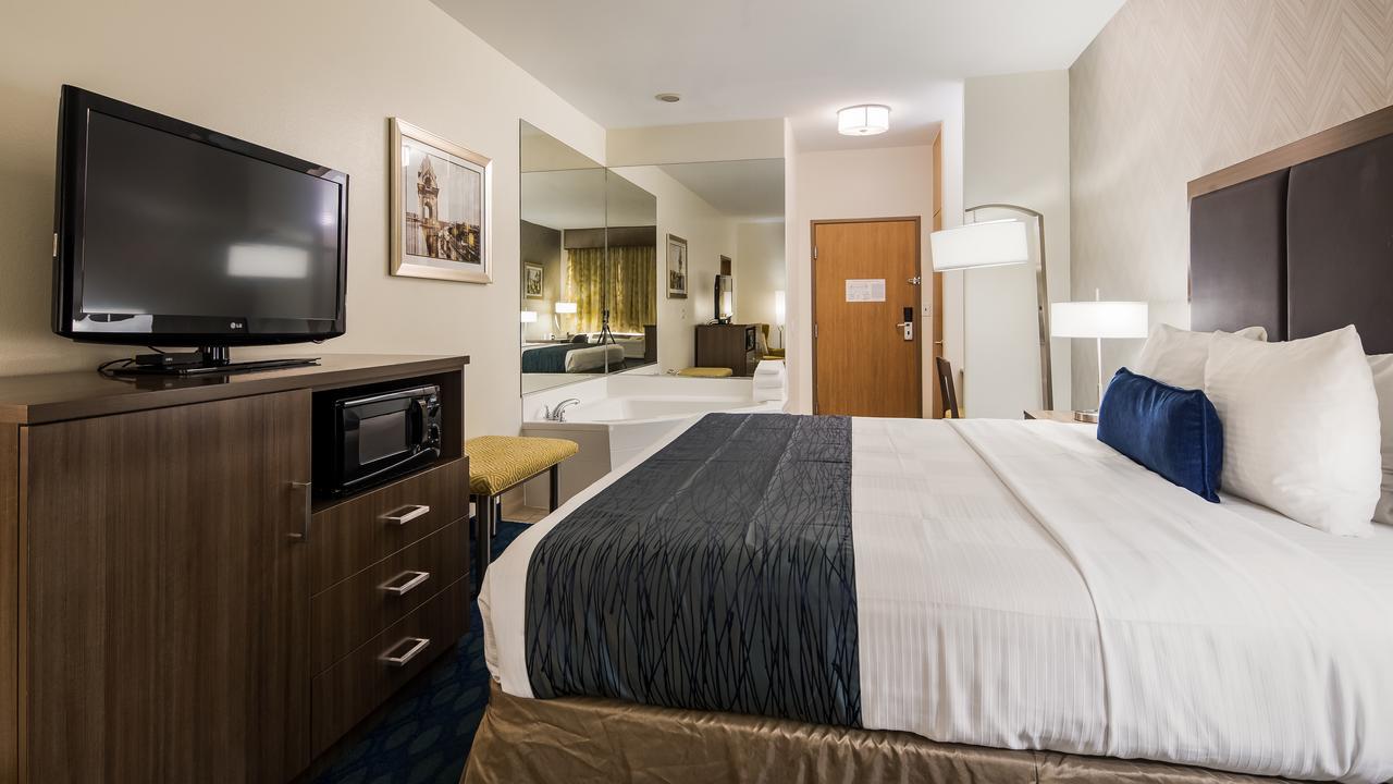 King Suite with Spa Bath - Non-Smoking