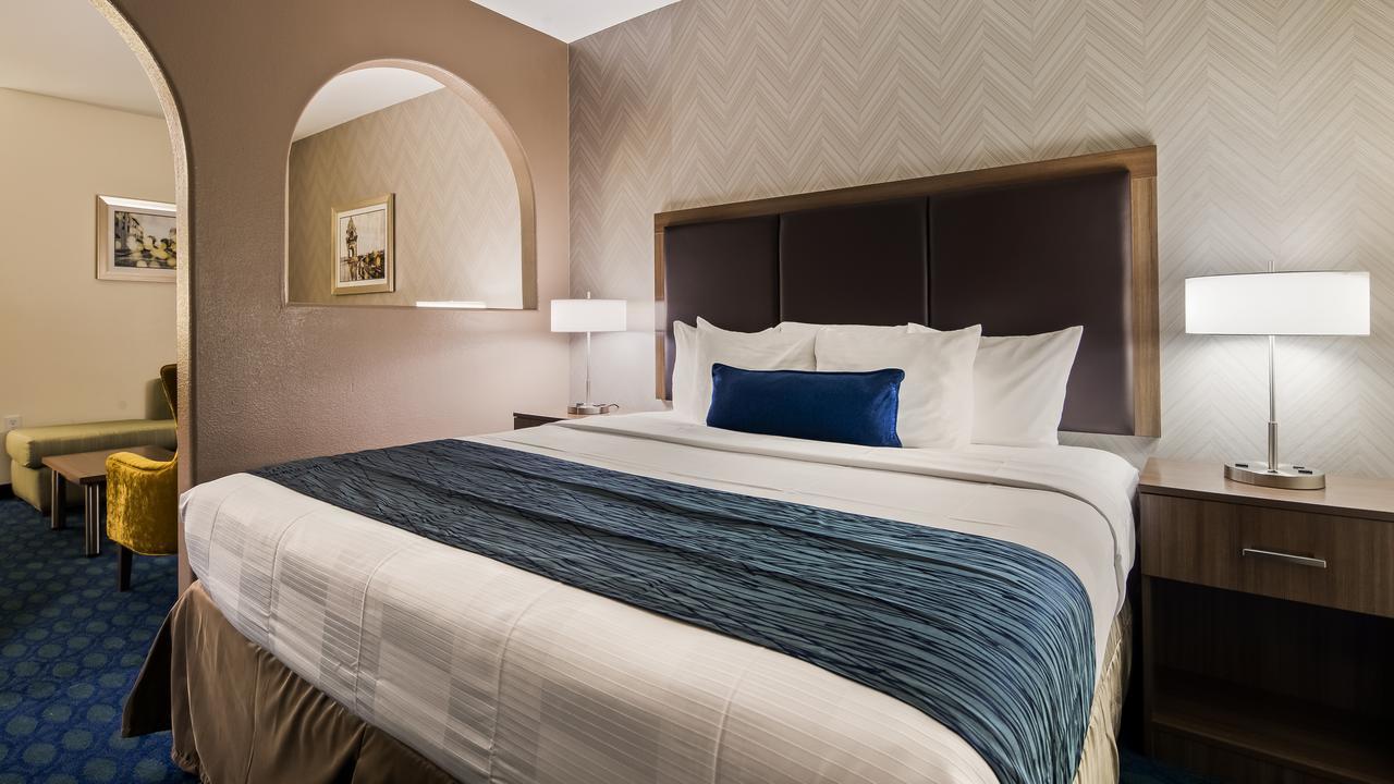 King Suite with Sofa Bed - Non-Smoking