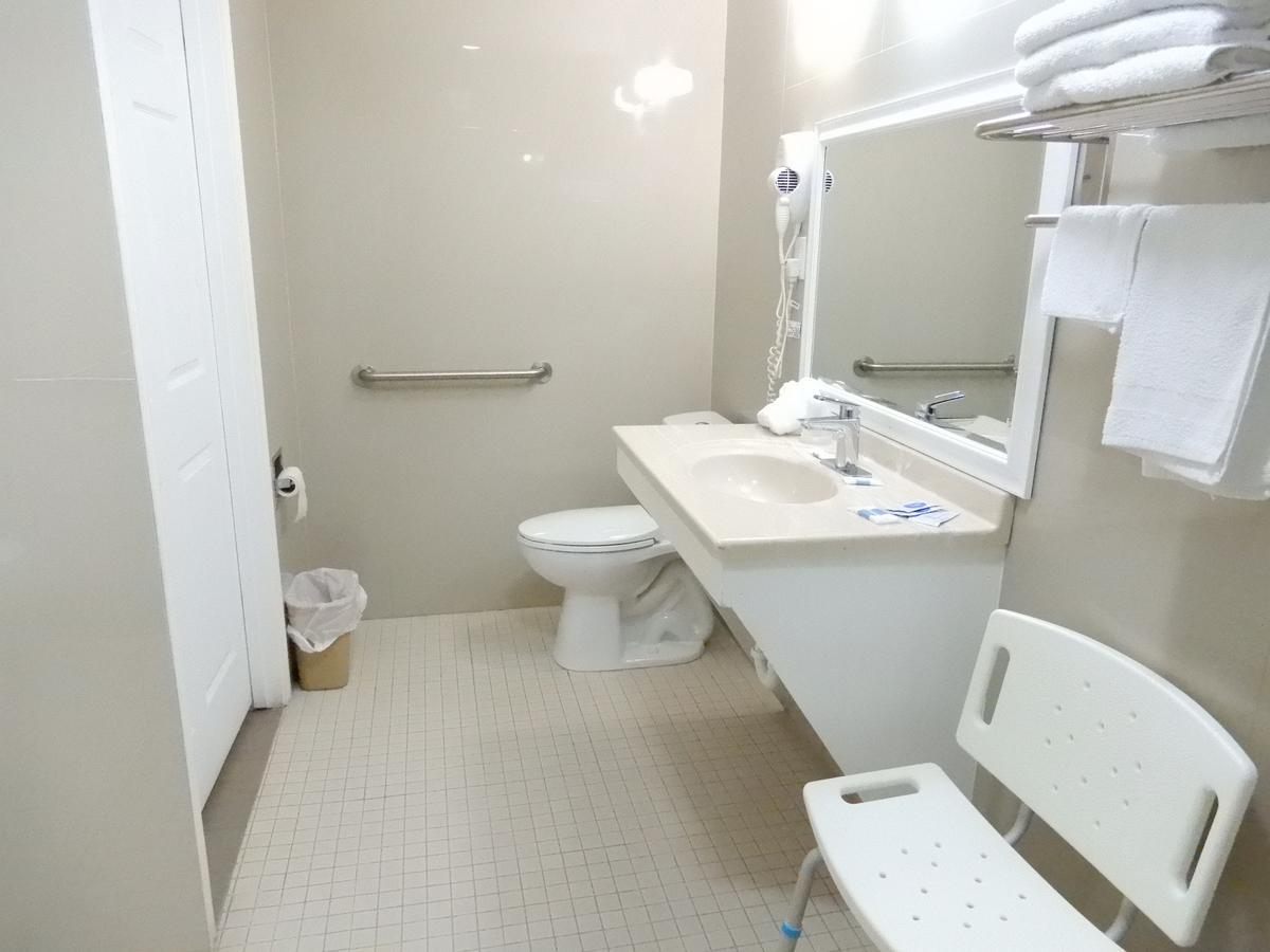 Standard King Room,557603520:JPEG