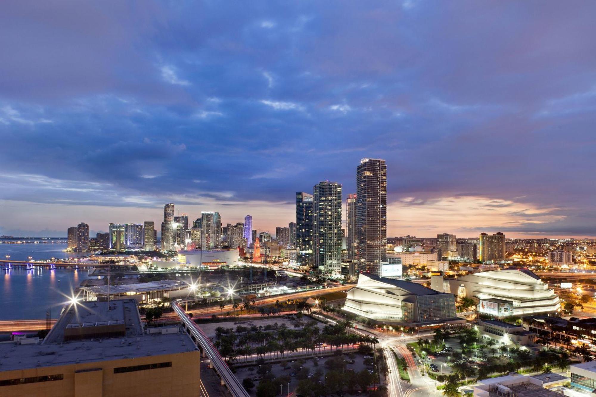 Quarto King com Vista Cidade e Varanda
