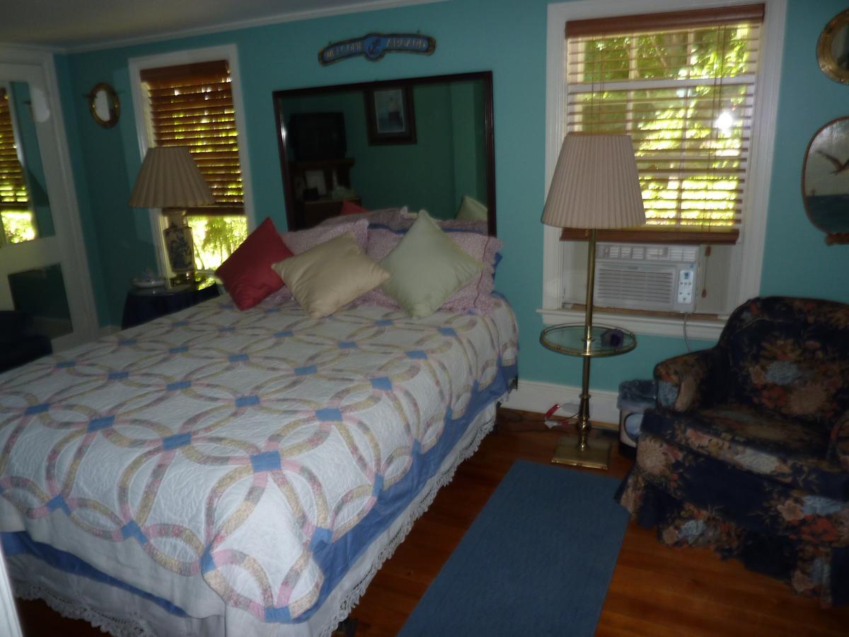 Deluxe Queen Room