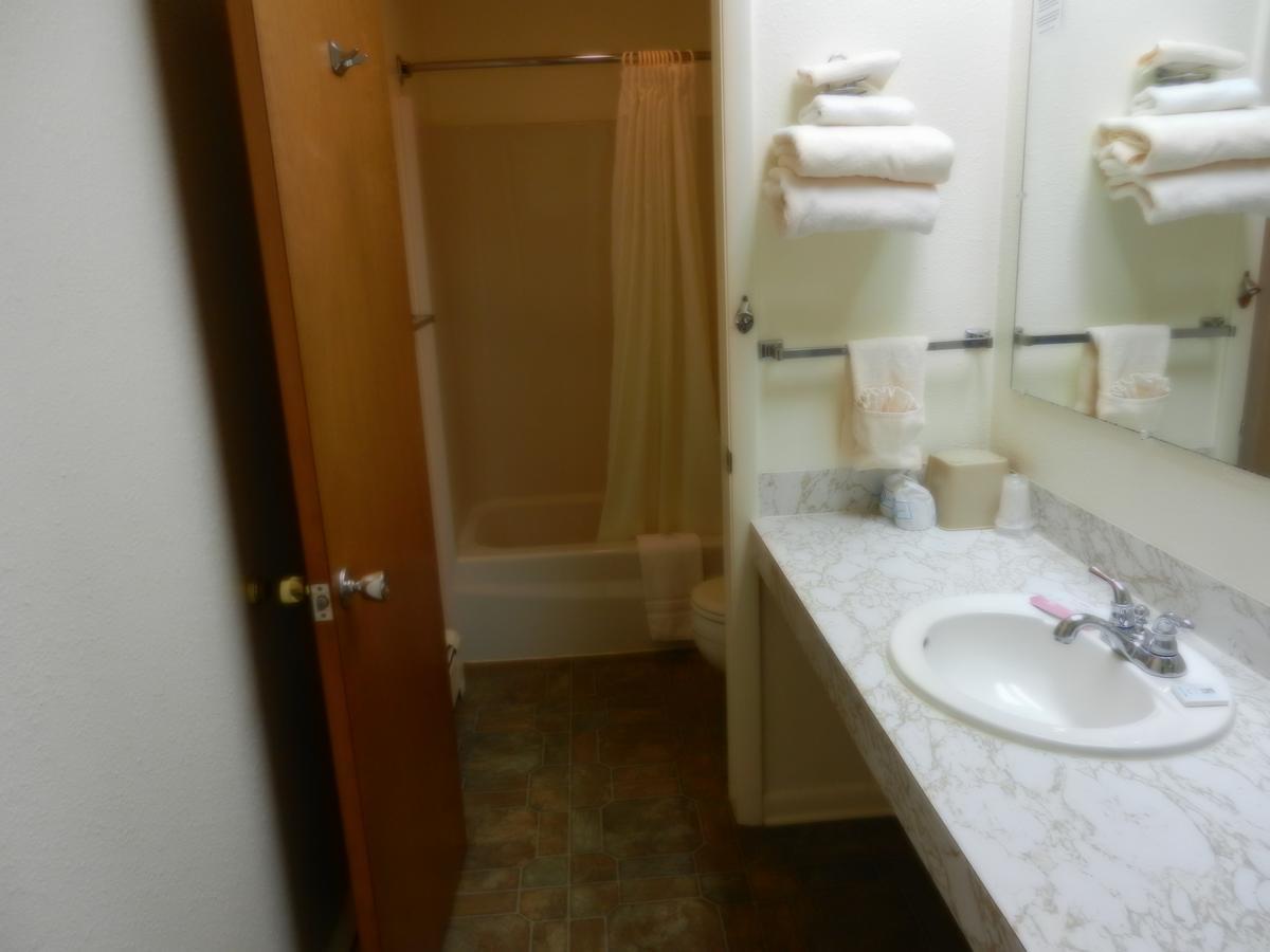 Standard King Room - Non-Smoking