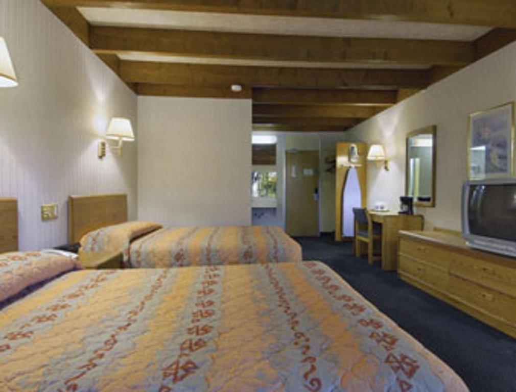 Double Room with Two Double Beds - Non-Smoking