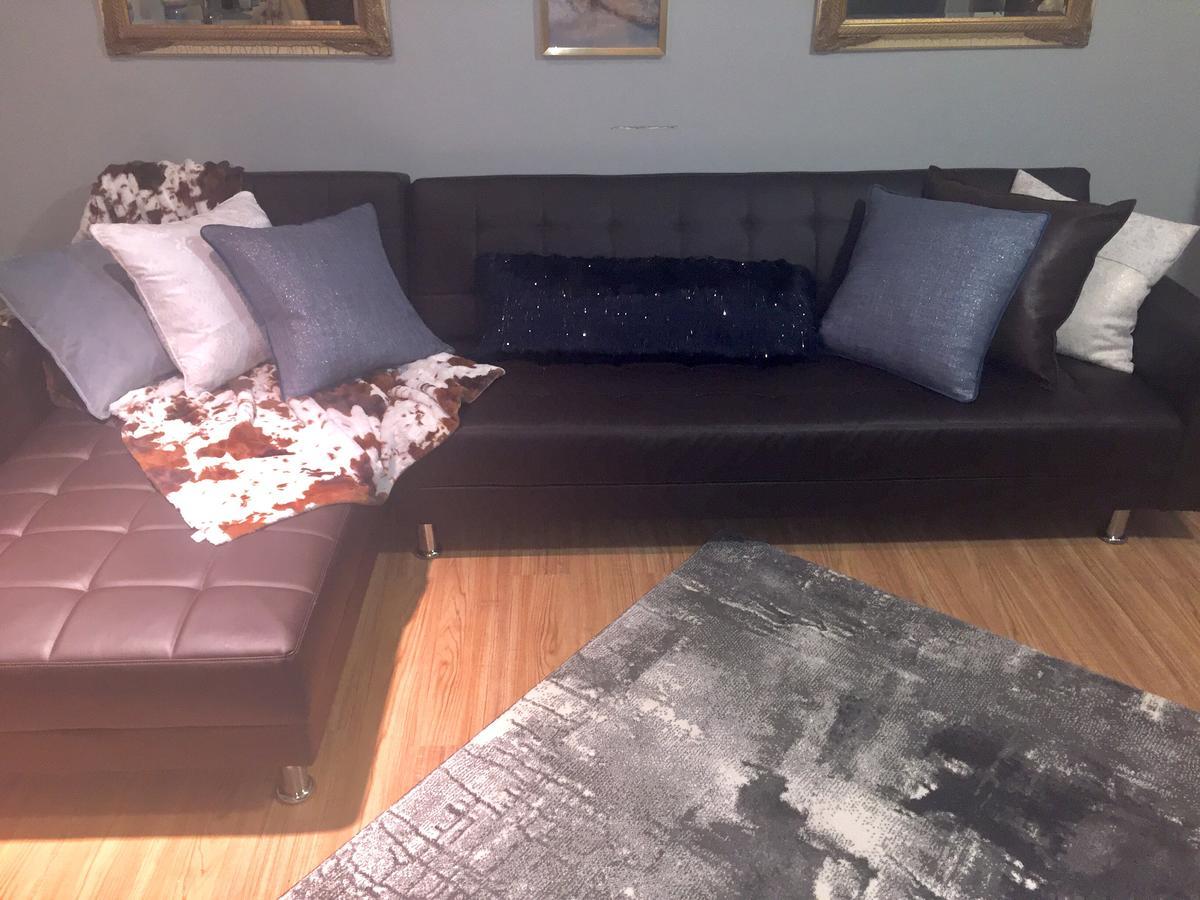 Deluxe Queen Suite