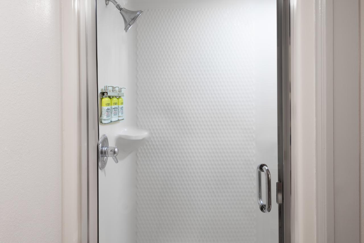 Quarto Duplo Standard com 2 Camas de Casal