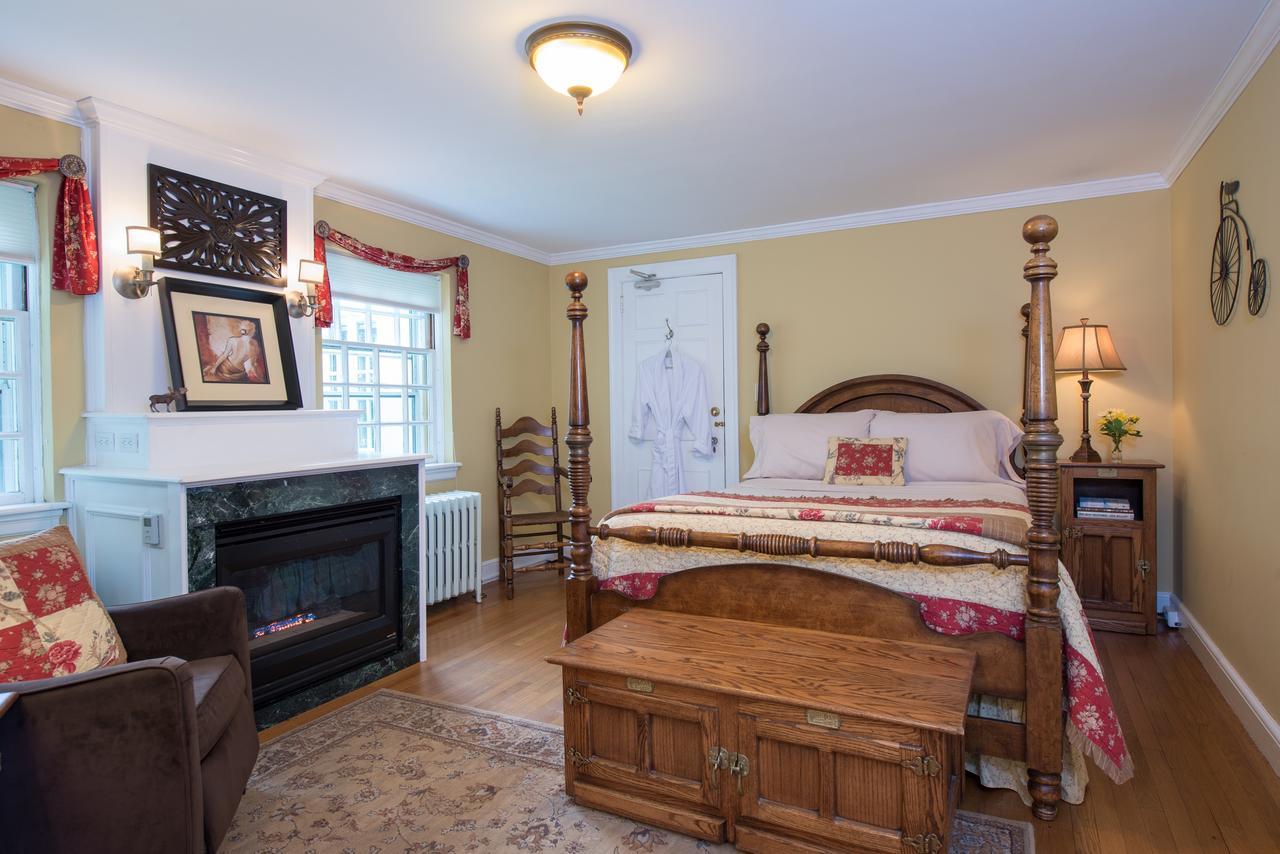 Standard Queen Room - Garden Room