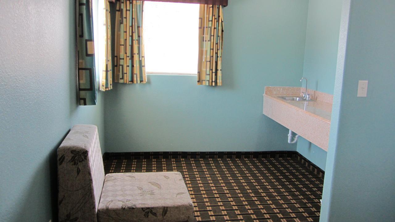 Deluxe Double Room with Side Sea View