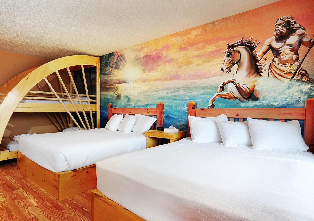 Habitación Resort con 2 camas grandes y literas (incluye pases gratuitos para parques temáticos y acuáticos)