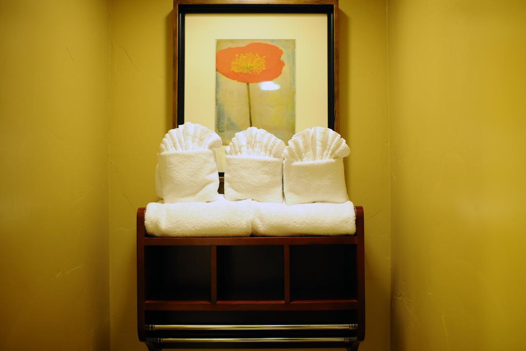 Queen Room with Spa Bath