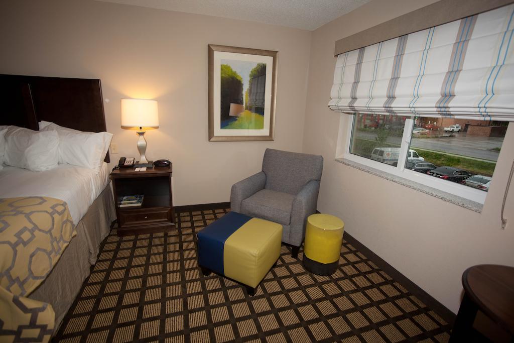 Suite - Disability Access/Non-Smoking
