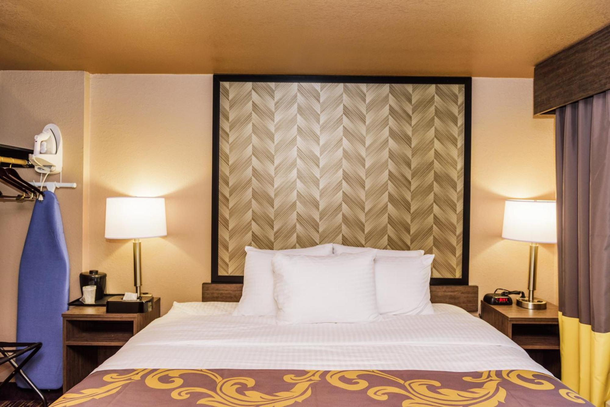 Quarto com Cama King-size - Acesso a Pessoas com Mobilidade Condicionada