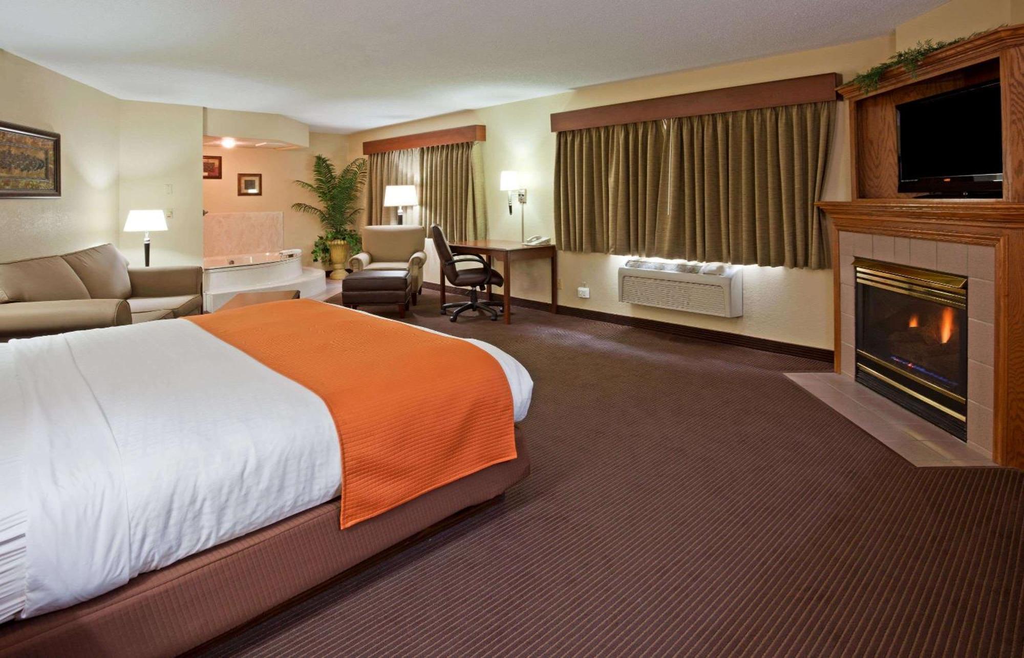 King Suite with Hot Tub - Non-Smoking