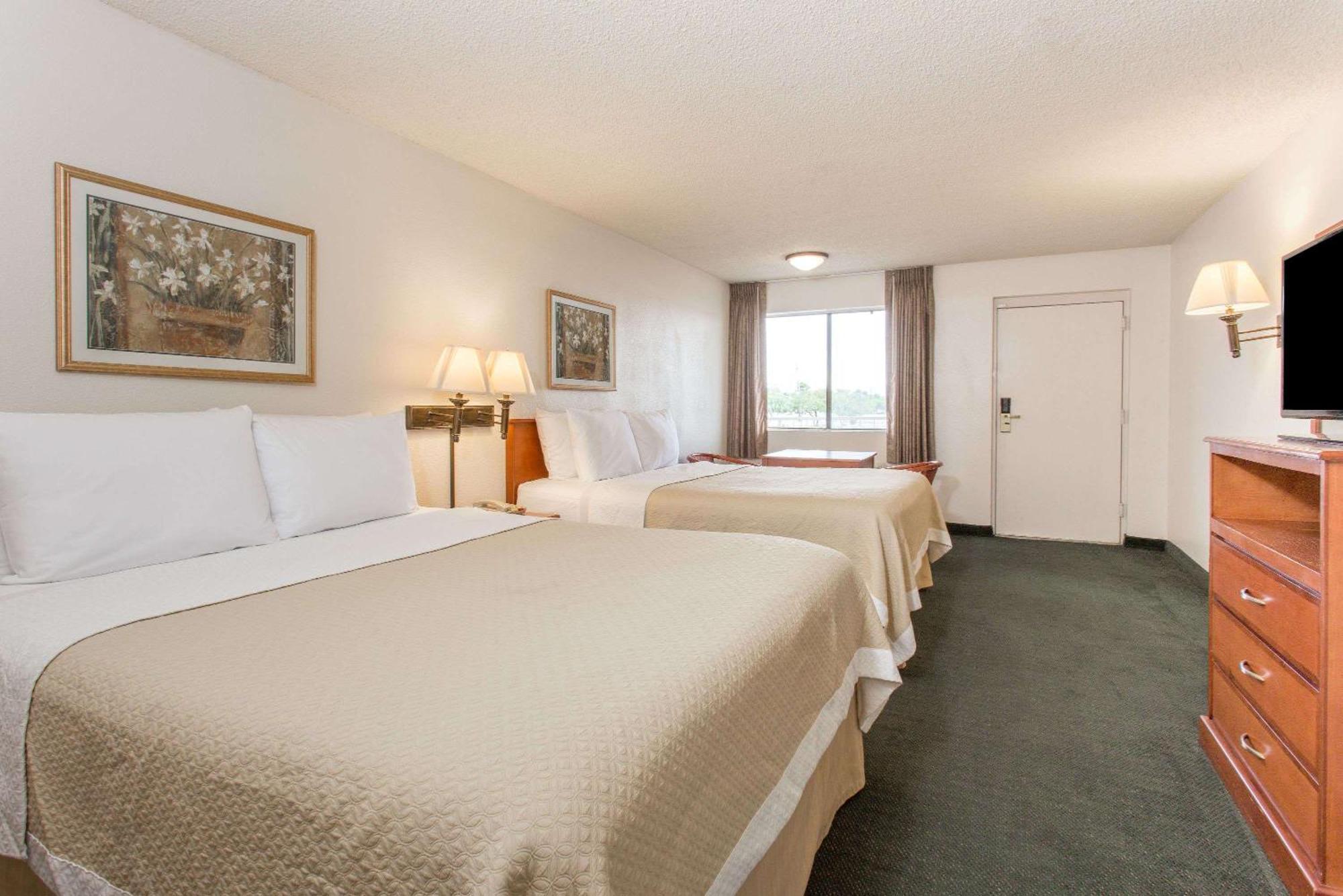 NQQ1 Queen Room with Two Queen Beds - Non-Smoking