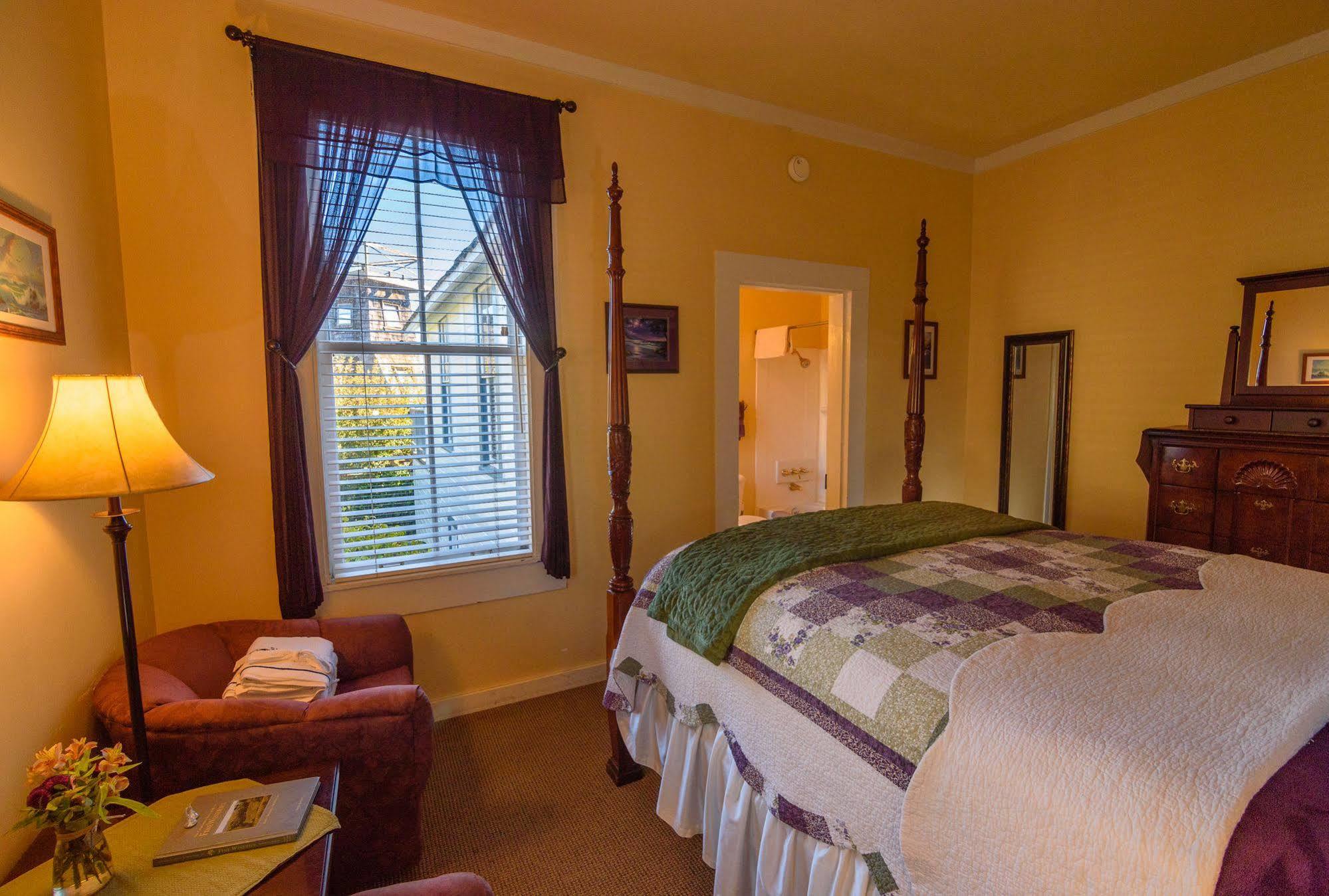 Standard Queen Room Pet Friendly