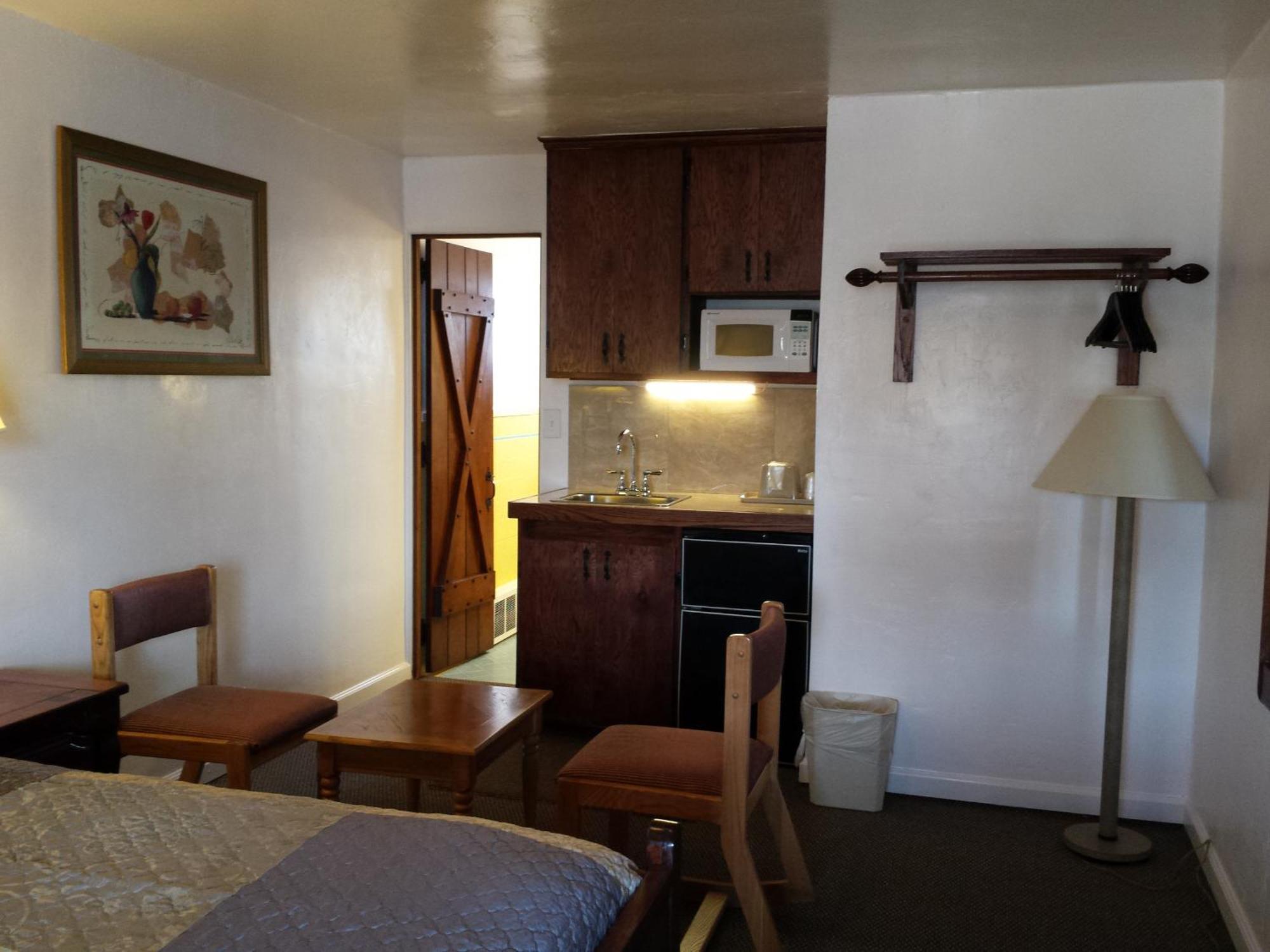 Deluxe Queen Room