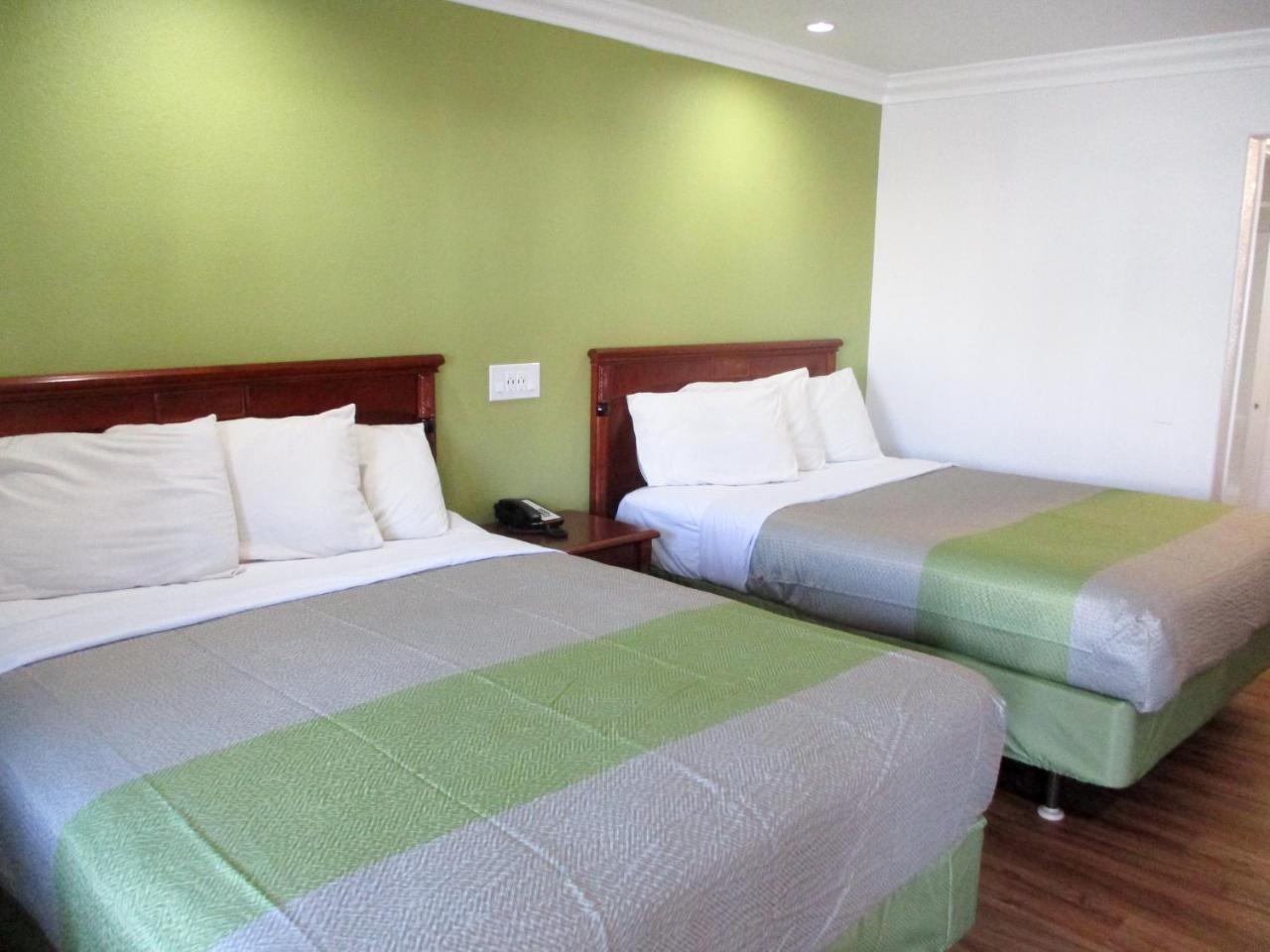 Deluxe Queen Room with Two Queen Beds - Smoking